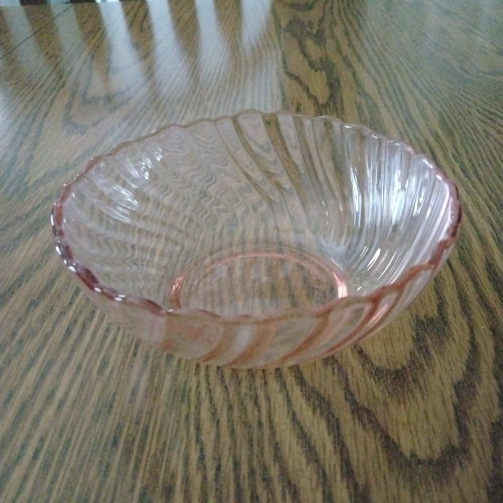 Elegant Pink Glass Serving Bowl